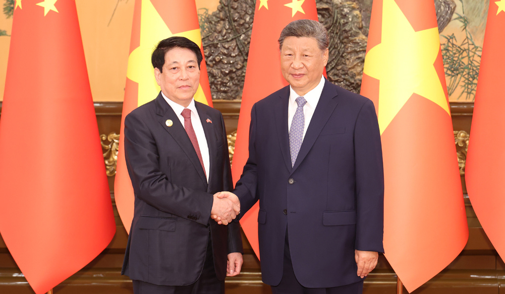 习近平会见越南国家主席梁强