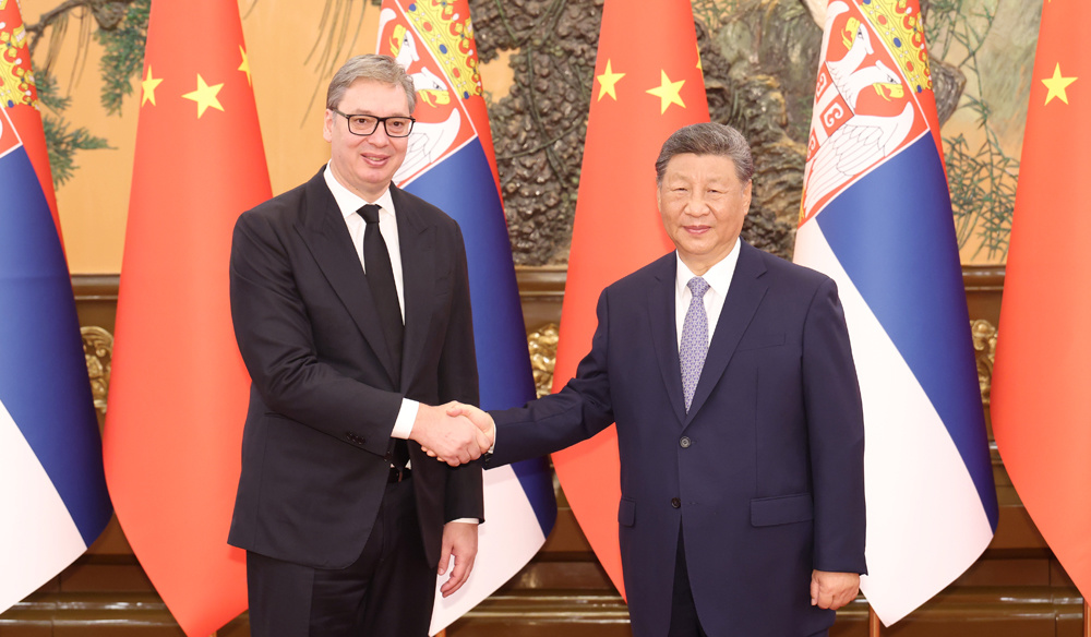 习近平会见塞尔维亚总统武契奇